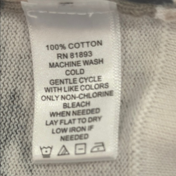 Isaac Mizrahi Stylish Print Cardigan - Picture 5 of 5